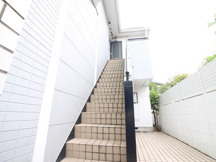 物件外観写真5　(エントランス部分)