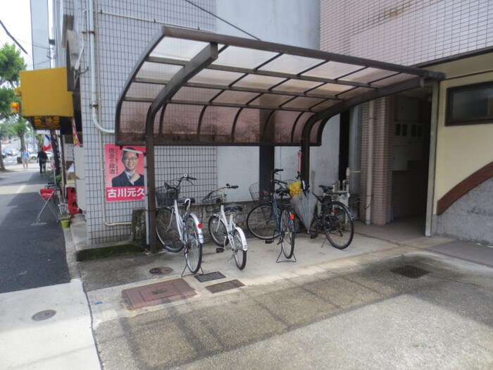 物件外観写真3　(駐輪場)