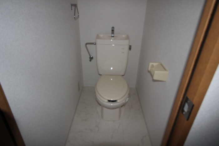 物件内観写真9　(トイレ)
