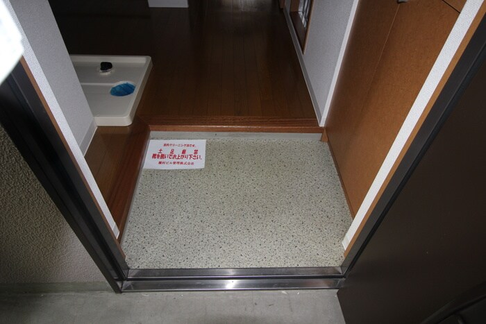 物件内観写真11　(玄関)
