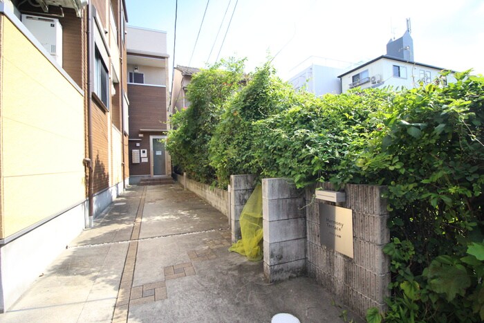 物件外観写真4　(エントランス部分)