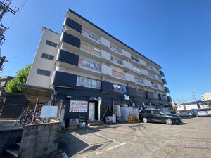 アースビルディング外観写真