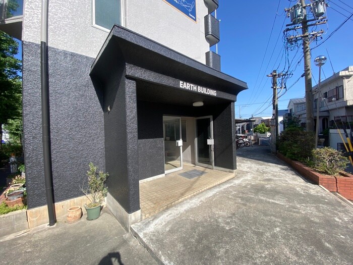 物件外観写真4　(エントランス部分)