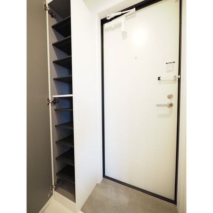 物件内観写真6　(玄関)