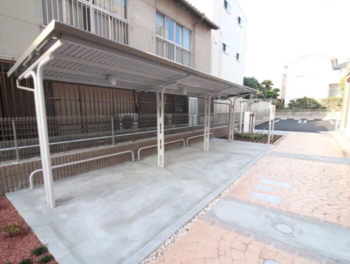 物件外観写真4　(駐輪場)