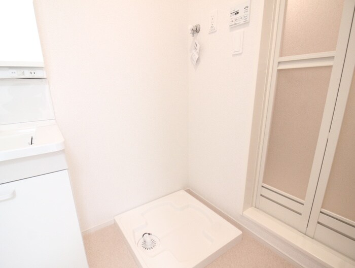 物件内観写真17　(洗濯機置場)