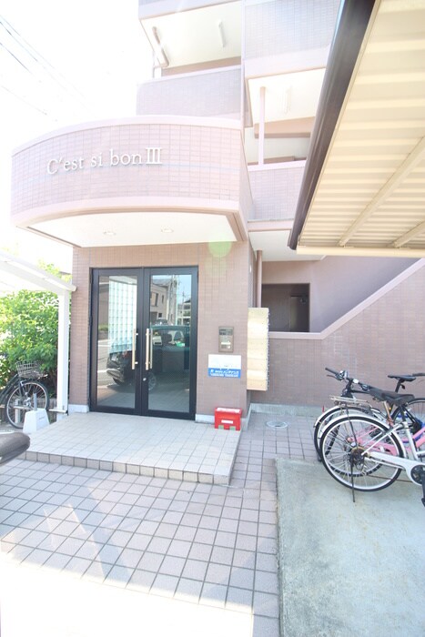 物件外観写真3　(エントランス部分)