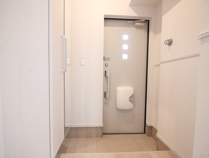 物件内観写真9　(玄関)