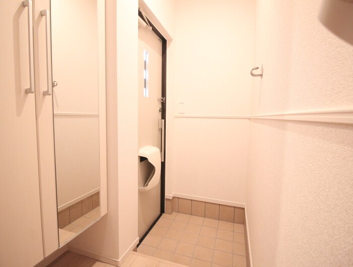 物件内観写真9　(玄関)