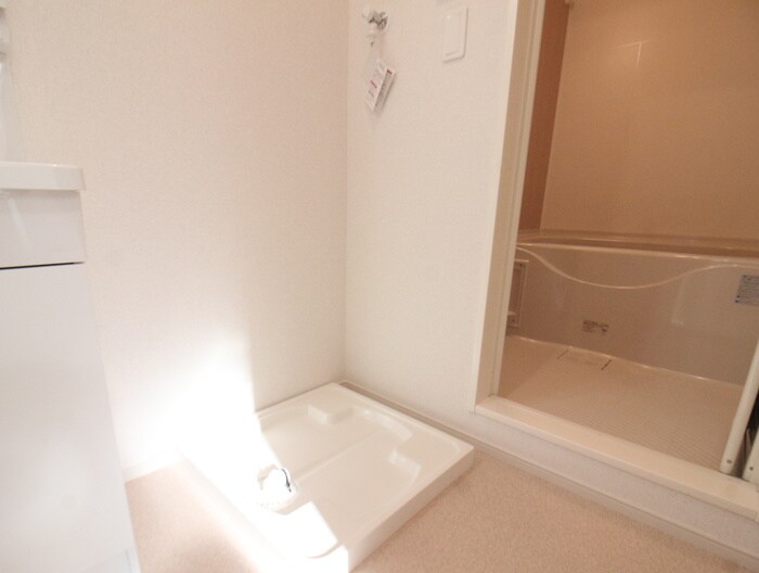 物件内観写真17　(洗濯機置場)