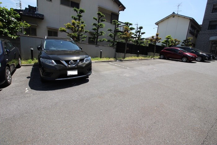 物件外観写真5　(駐車場)