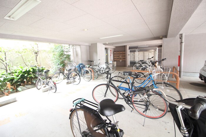 物件外観写真6　(駐輪場)