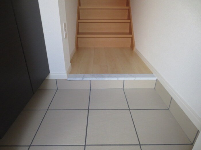 物件内観写真7　(玄関)
