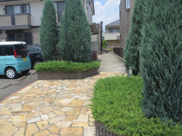 物件外観写真2　(エントランス部分)