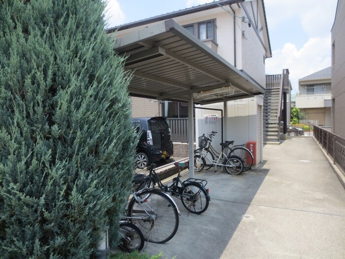 物件外観写真3　(駐輪場)