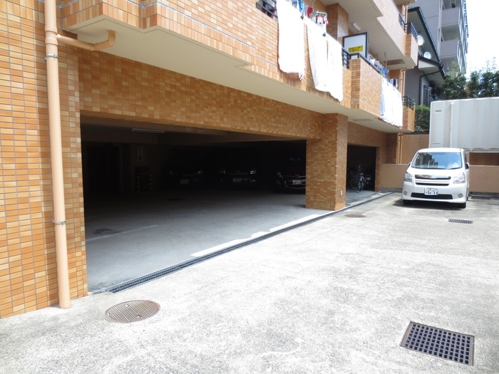 物件外観写真4　(駐車場)