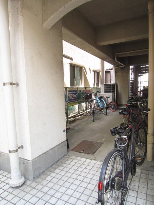 物件外観写真4　(駐輪場)