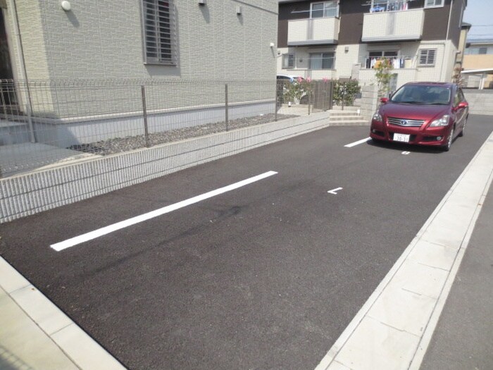 物件外観写真5　(駐車場)