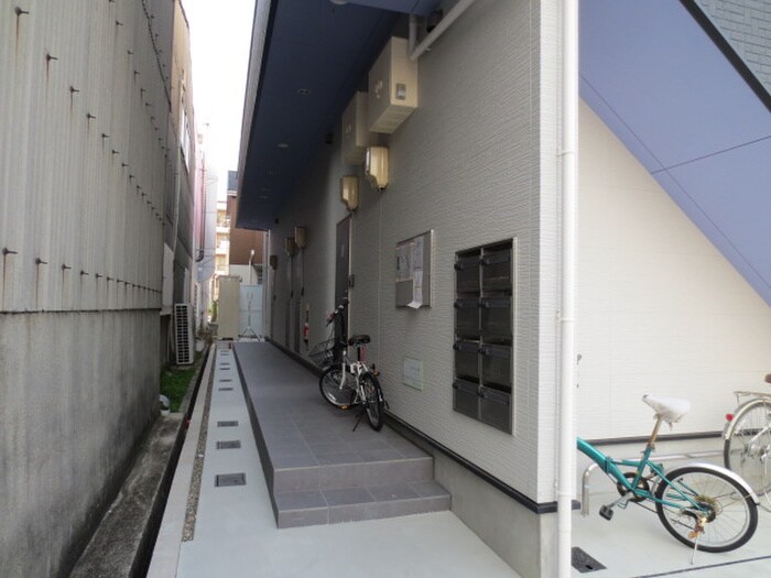 物件外観写真6　(エントランス部分)