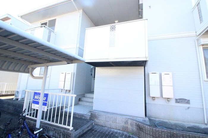 物件外観写真3　(エントランス部分)