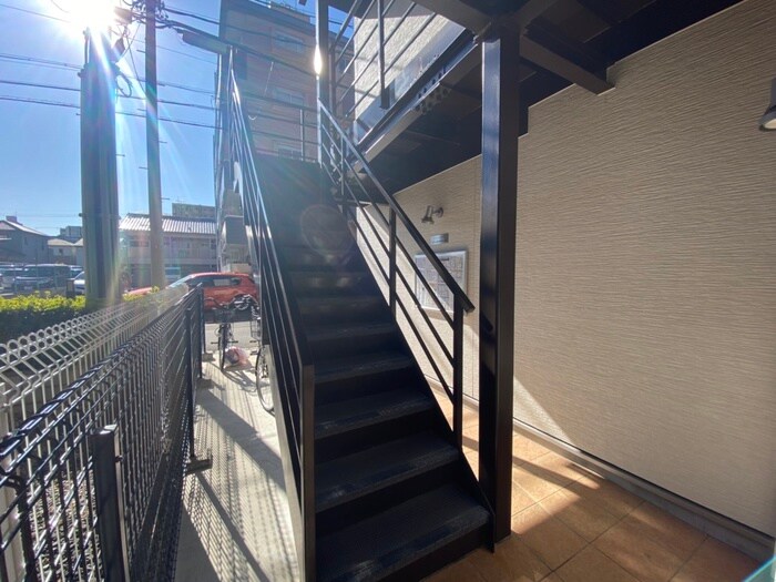 物件外観写真3　(エントランス部分)