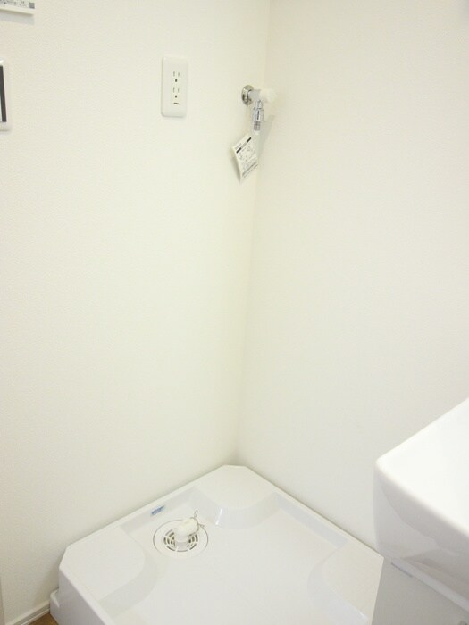 物件内観写真13　(洗濯機置場)