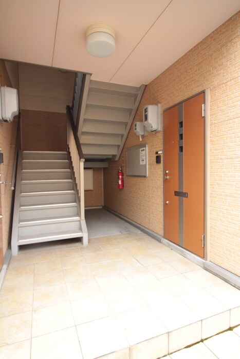 物件外観写真5　(エントランス部分)