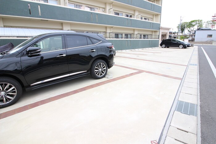 物件外観写真5　(駐車場)