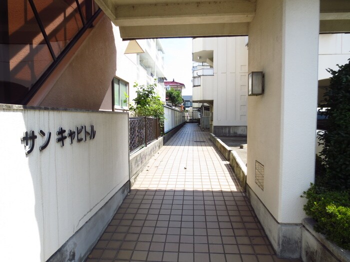 物件外観写真3　(エントランス部分)