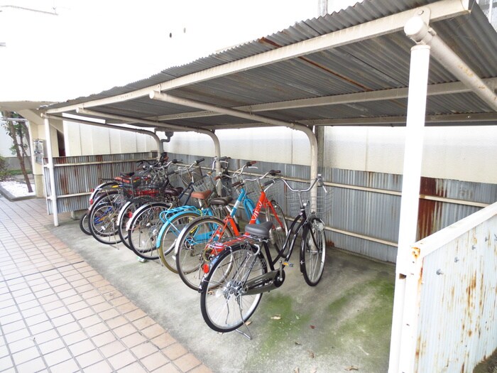 物件外観写真5　(駐輪場)