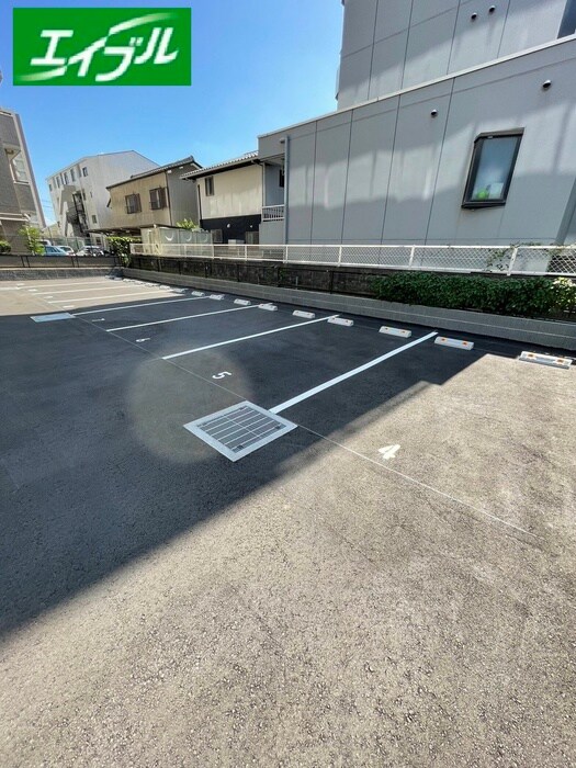 物件外観写真4　(駐車場)