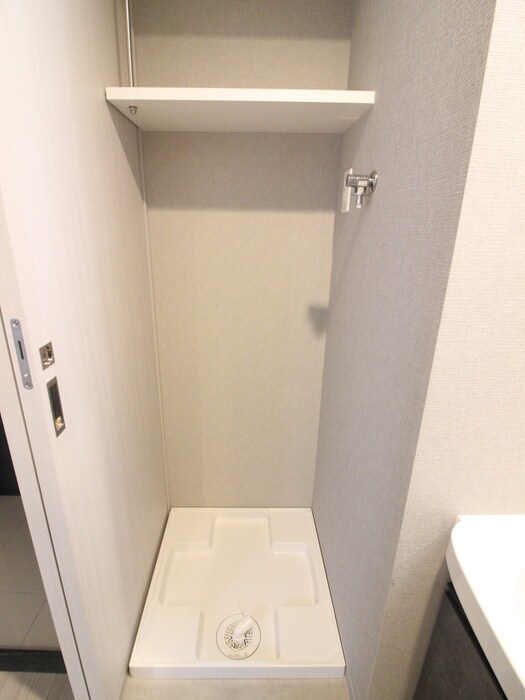 物件内観写真14　(洗濯機置場)