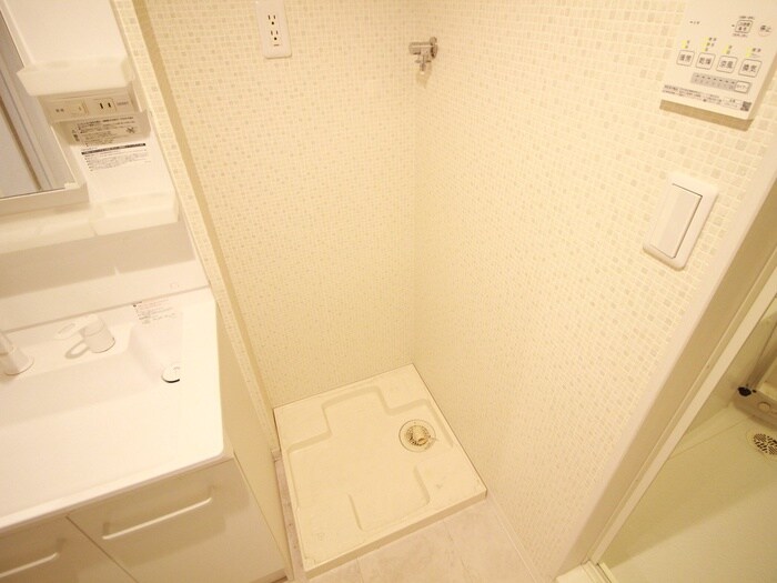 物件内観写真16　(洗濯機置場)