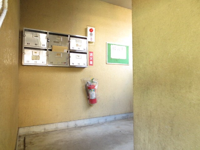 物件外観写真2　(エントランス部分)