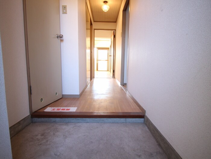 物件内観写真7　(玄関)