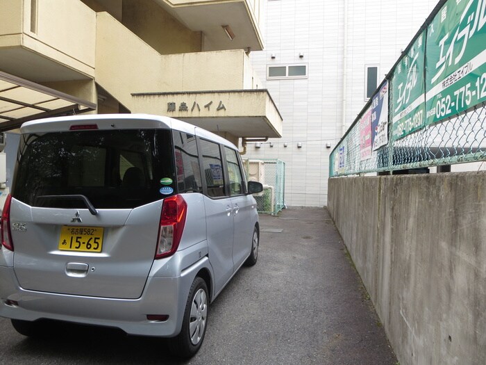 物件外観写真5　(駐車場)