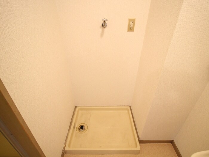 物件内観写真12　(洗濯機置場)