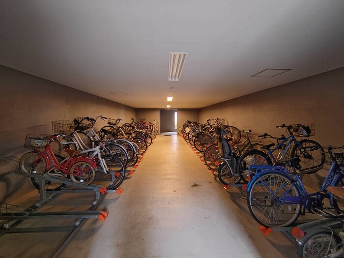 物件外観写真4　(駐輪場)