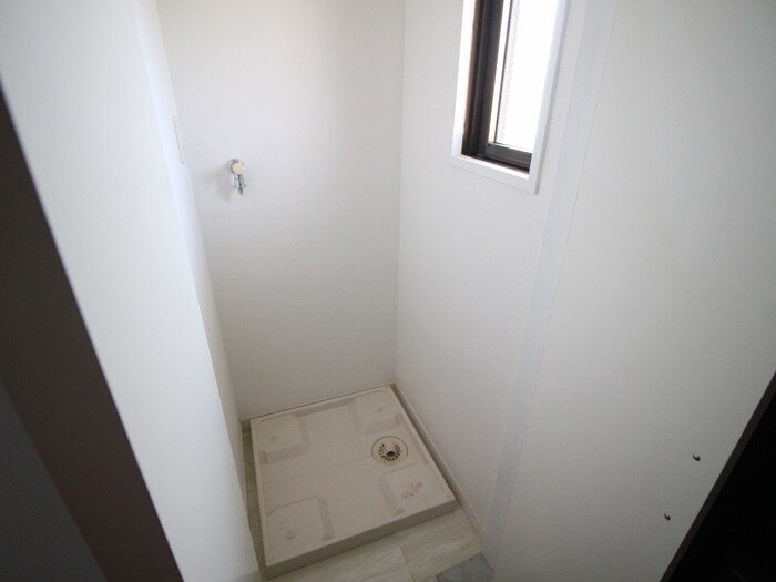 物件内観写真17　(洗濯機置場)