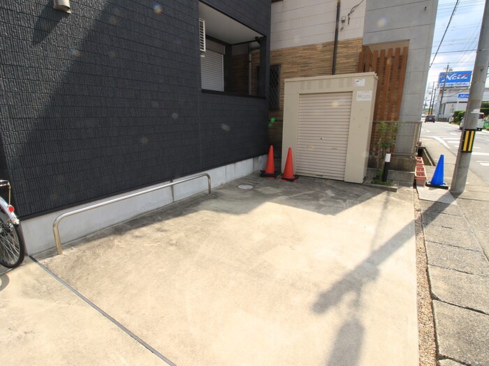 物件外観写真3　(駐輪場)