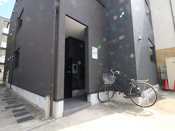 物件外観写真5　(エントランス部分)