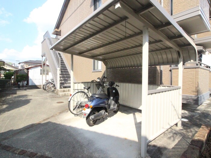 物件外観写真2　(駐輪場)