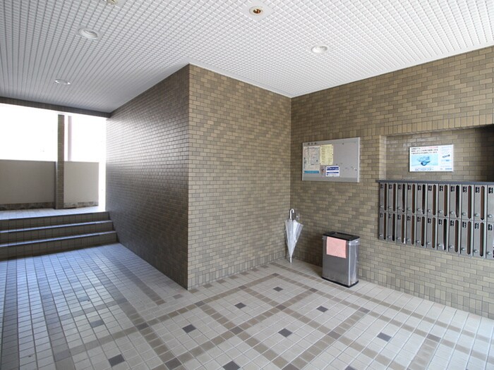 物件外観写真4　(エントランス部分)