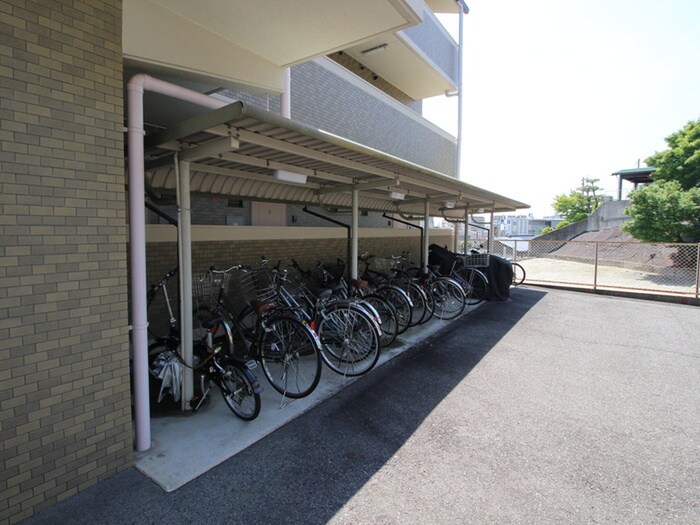 物件外観写真5　(駐輪場)