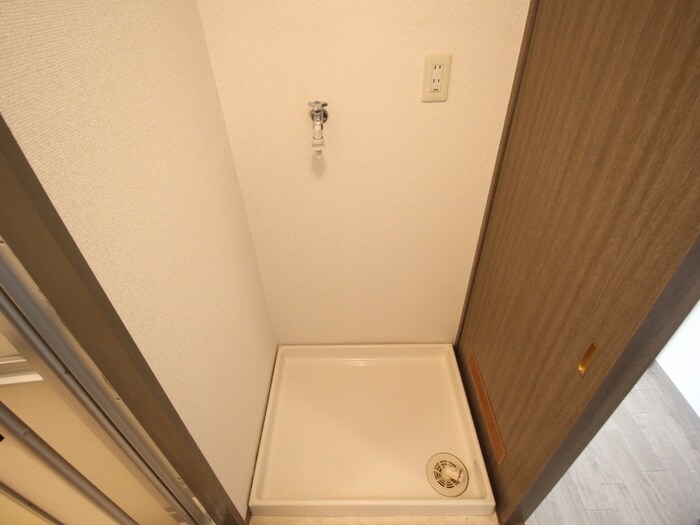 物件内観写真14　(洗濯機置場)