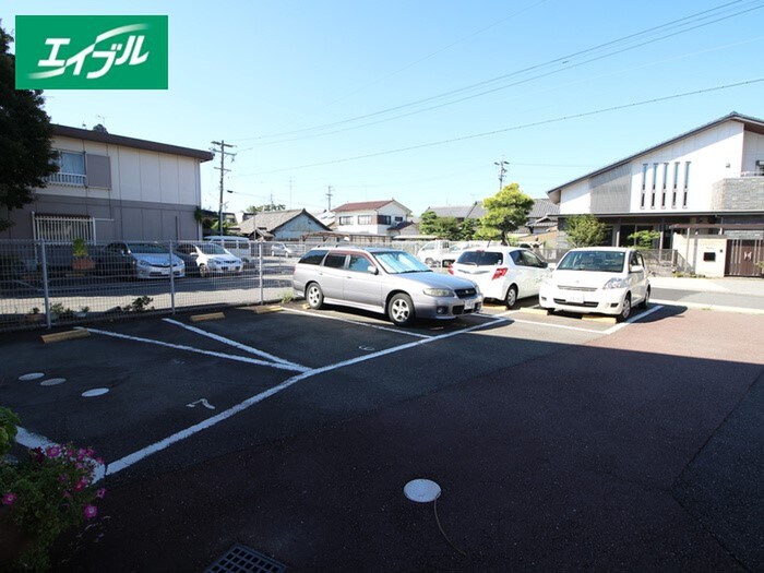 物件外観写真3　(駐車場)