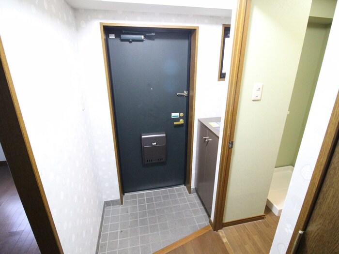 物件内観写真17　(玄関)