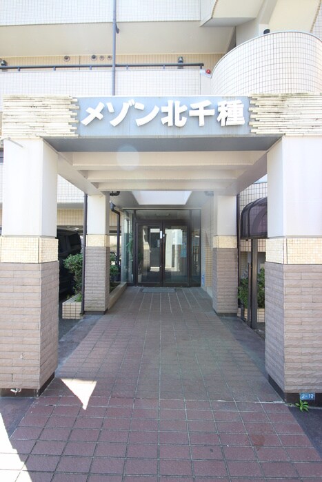 物件外観写真4　(エントランス部分)