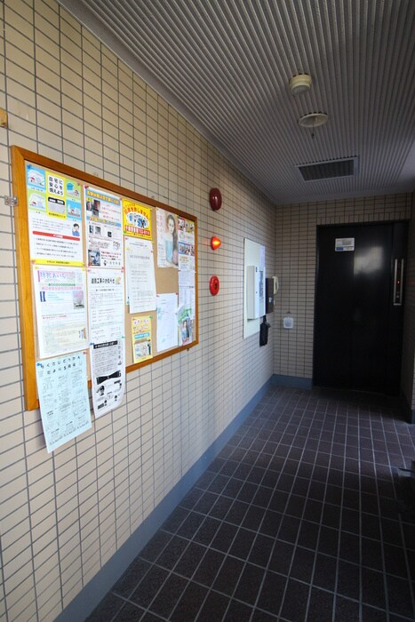 物件外観写真6　(エントランス部分)