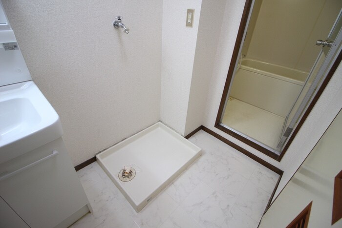 物件内観写真15　(洗濯機置場)